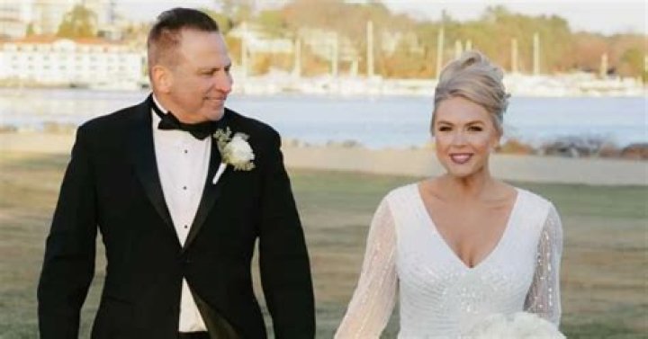 Laura Lee is married. Know about her husband and net worth. 